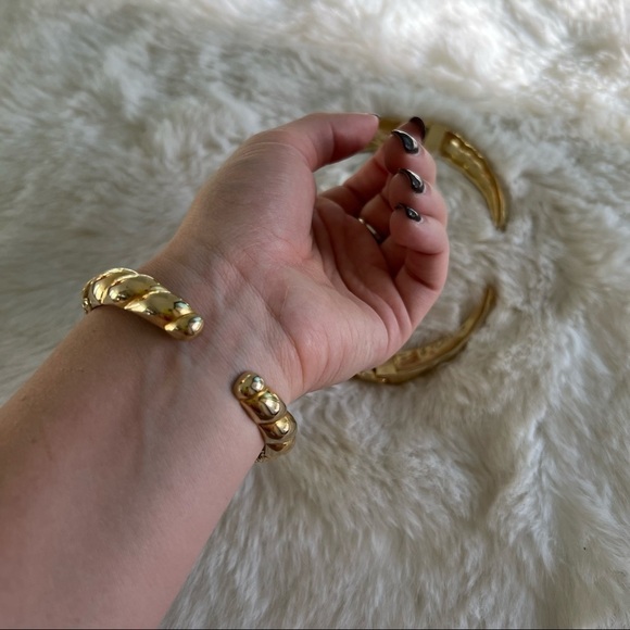 Vintage Gold Necklace and bracelet set - Picture 7 of 12